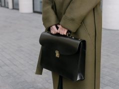 Teczki reklamowe: jak wybrać, zaprojektować i wykorzystać w budowaniu wizerunku